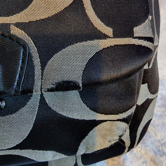 Coach Signature Purse. Good condition and great size - Picture 11 of 13